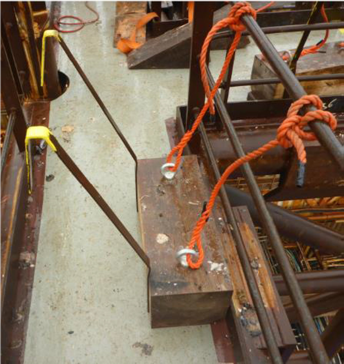 Whilst removing the wedges at level B, one of the wedges installed at level D dropped to level B striking one of the riggers.