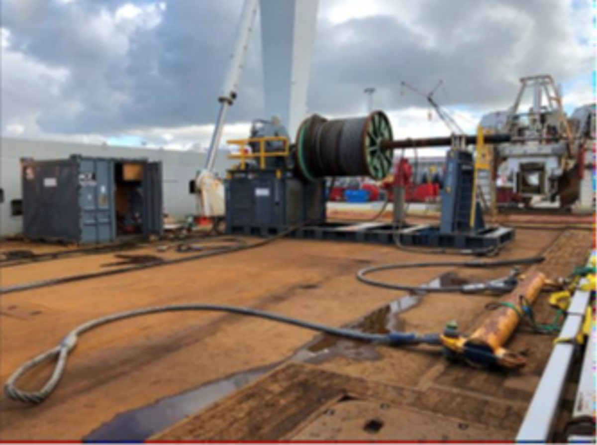 IMCA SF 31/20: Serious injury incurred while removing wire rope sling from a crane hook Sf31 20 21 A rigger sustained a fractured shoulder whilst removing a large diameter wire rope sling soft eye from the crane hook.