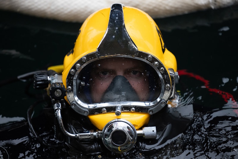 Commercial Diver 23 (Dreamstime)