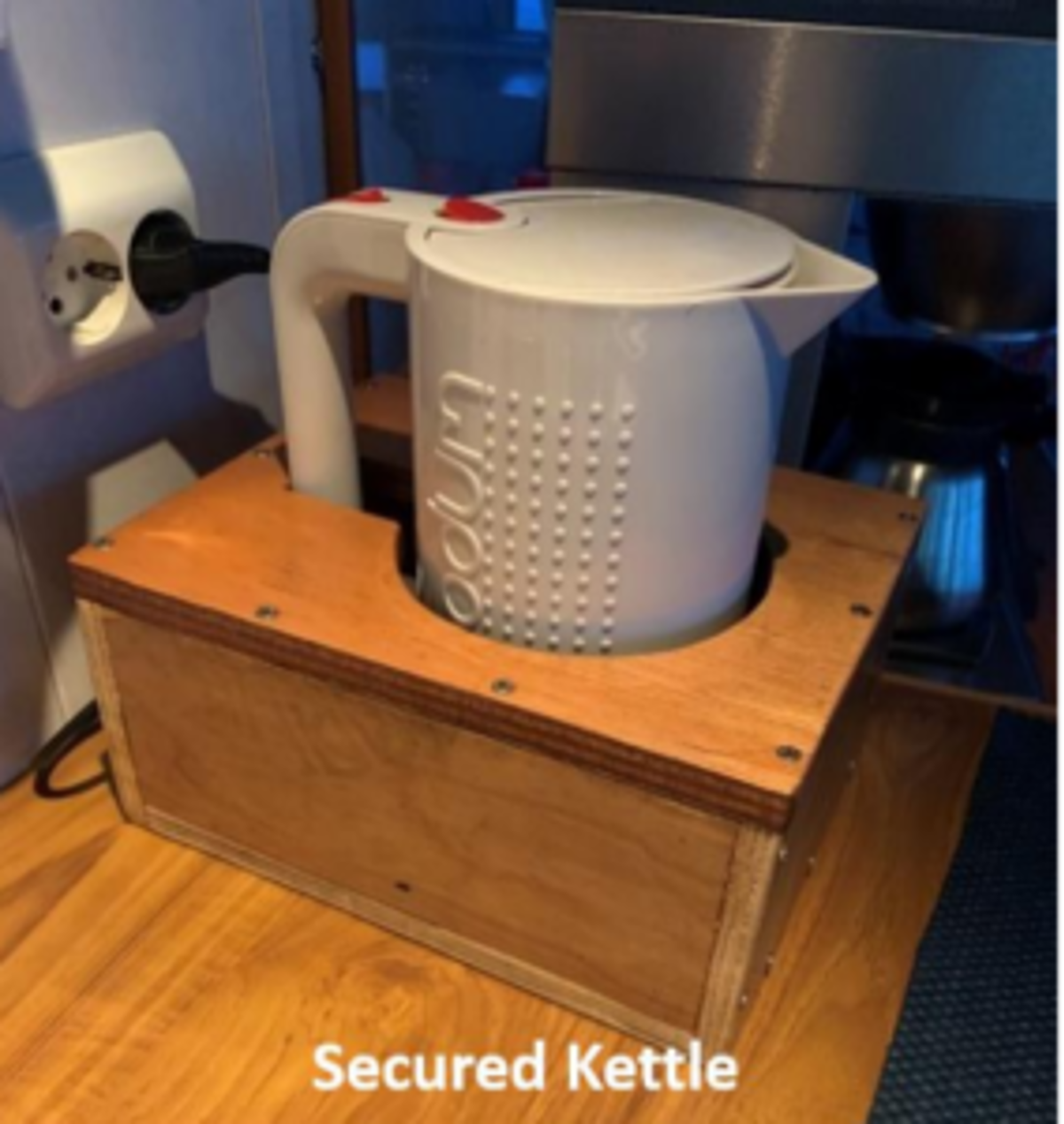 IMCA SF 09/19: Slip on wet surface (Marine Safety Forum) 30 284X300 secured kettle