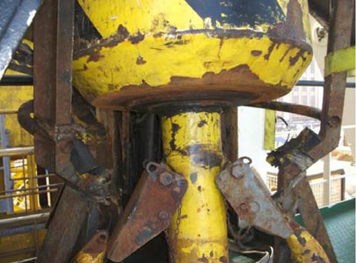 IMCA SF Lost time injury (LTI): Crush injury – arm trapped by movement of crane block 1 Crane block