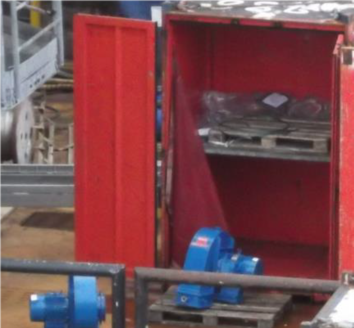 IMCA SF: Unsecured cargo inside containers Sf102 An unsecured motor in a cargo carrying unit (CCU) fell to deck as it was being secured