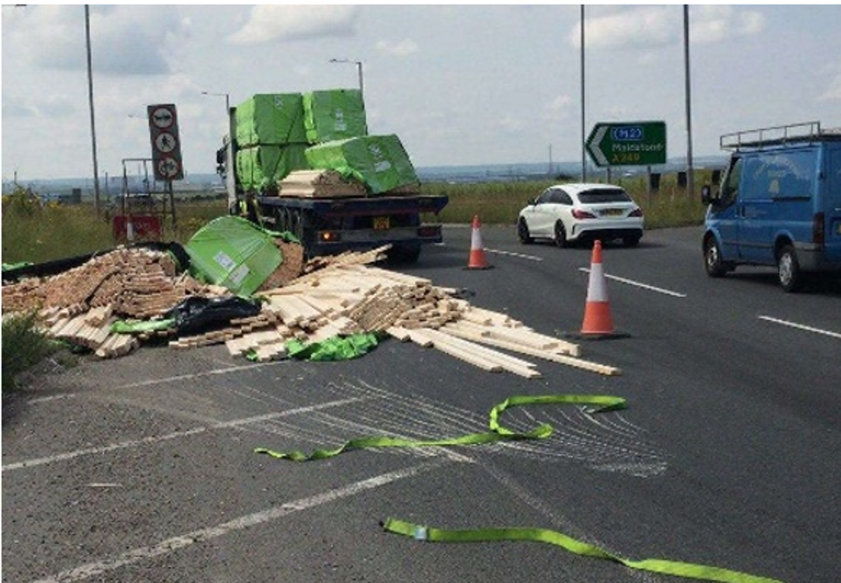 IMCA SF Load lost from lorry on public road – inadequate securing of cargo Photo of load lost from lorry on public road