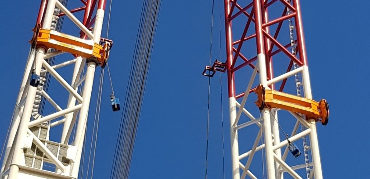 Clump weight on crane