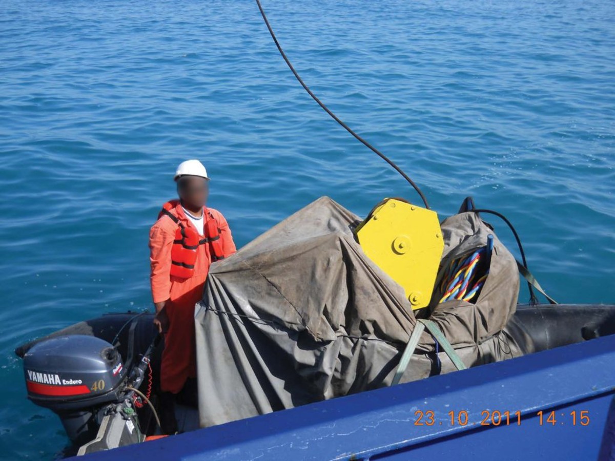 IMCA SF: Near-miss: Winch wire parted and crane block dropped Image4 1024X768 crane block landed in small boat
