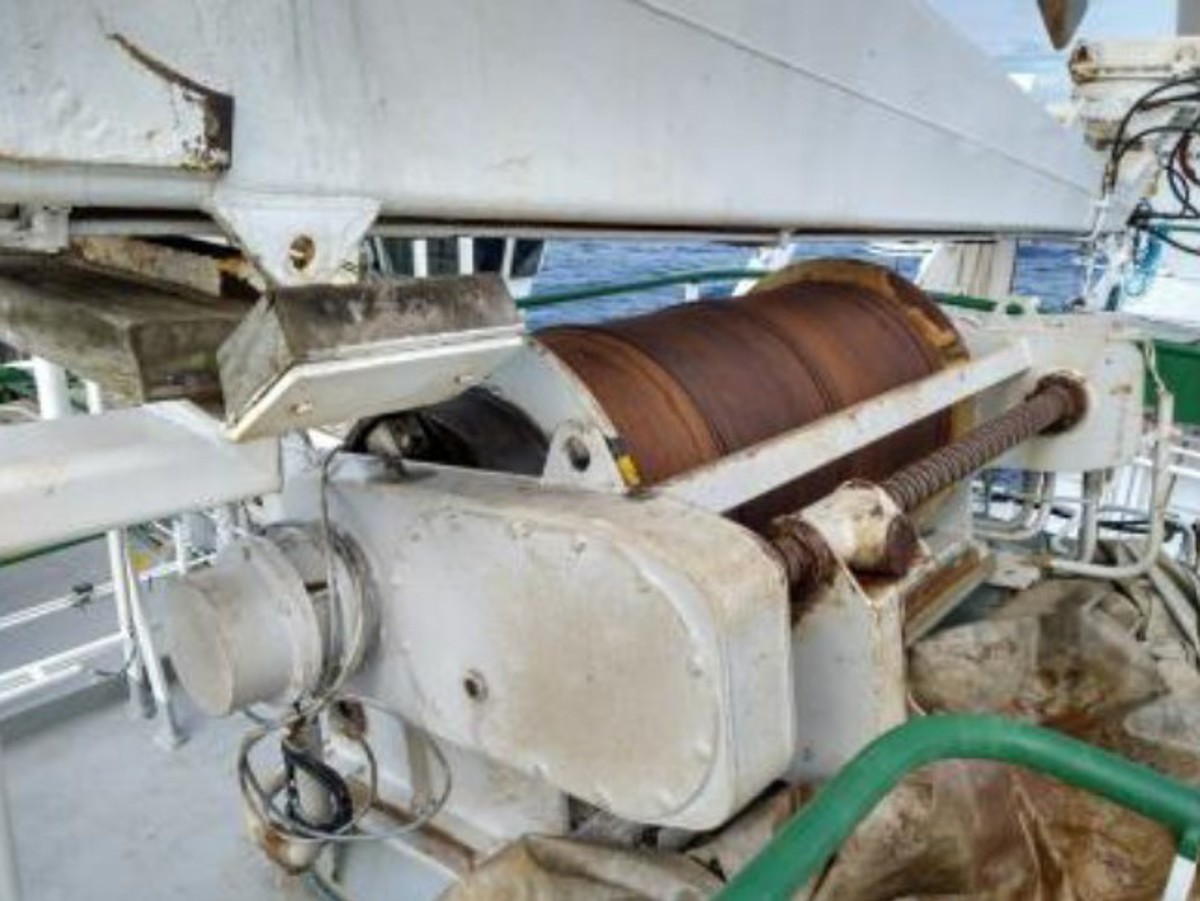 IMCA SF De-Rusting Incident Resulting In Eye Injury Winch unit being cleaned