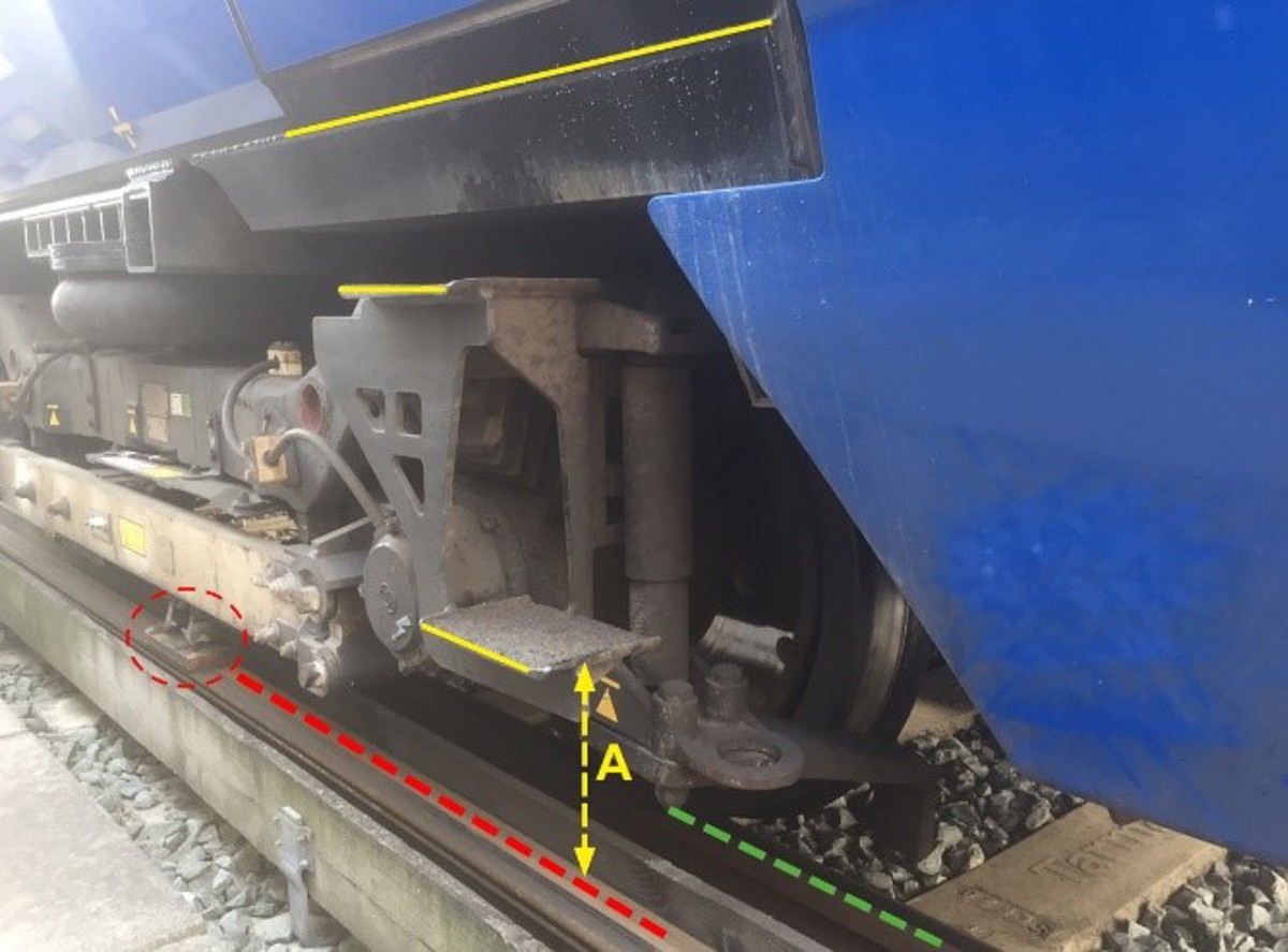 Proximity of energized conductor rail to steps used by passengers