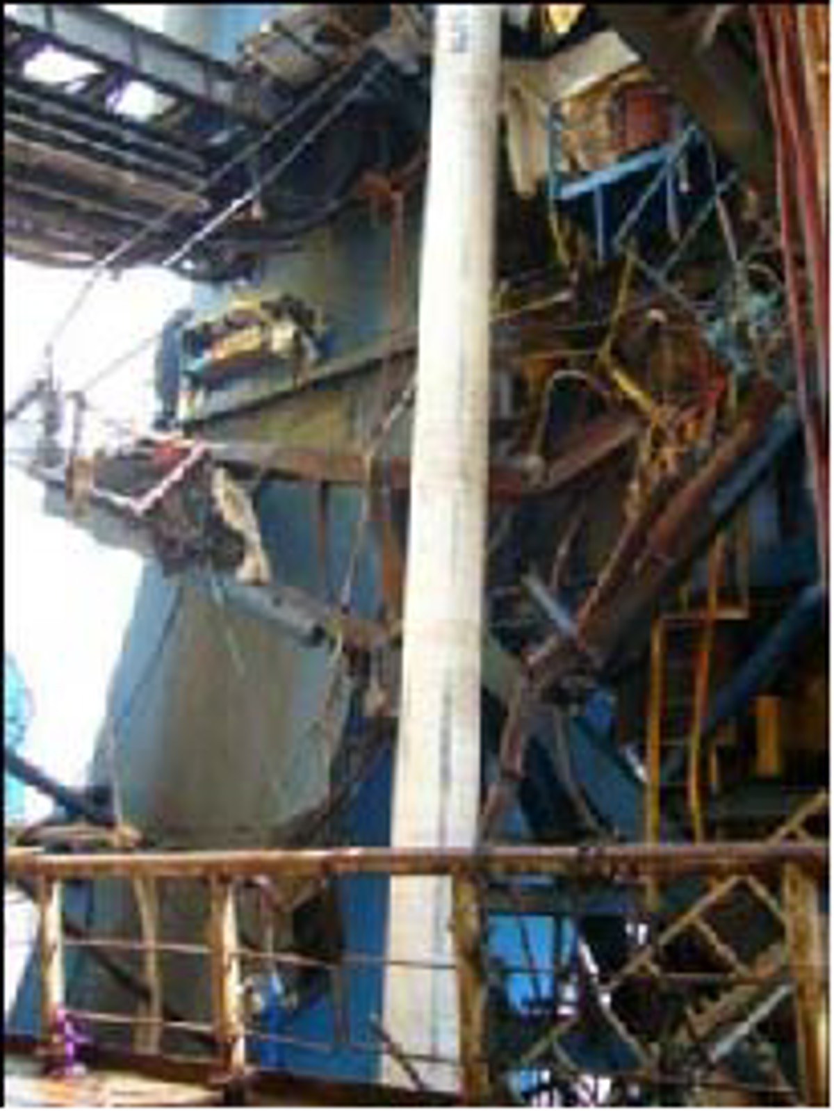 IMCA SF Failure of pipe handling system causes injuries and fatalities 4 Pipe and wreckage after the fall