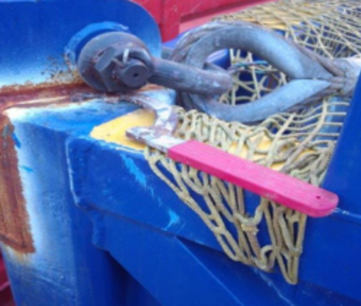 IMCA SF MSF: three potential near misses during cargo operations 1 Dropped object from supply vessel