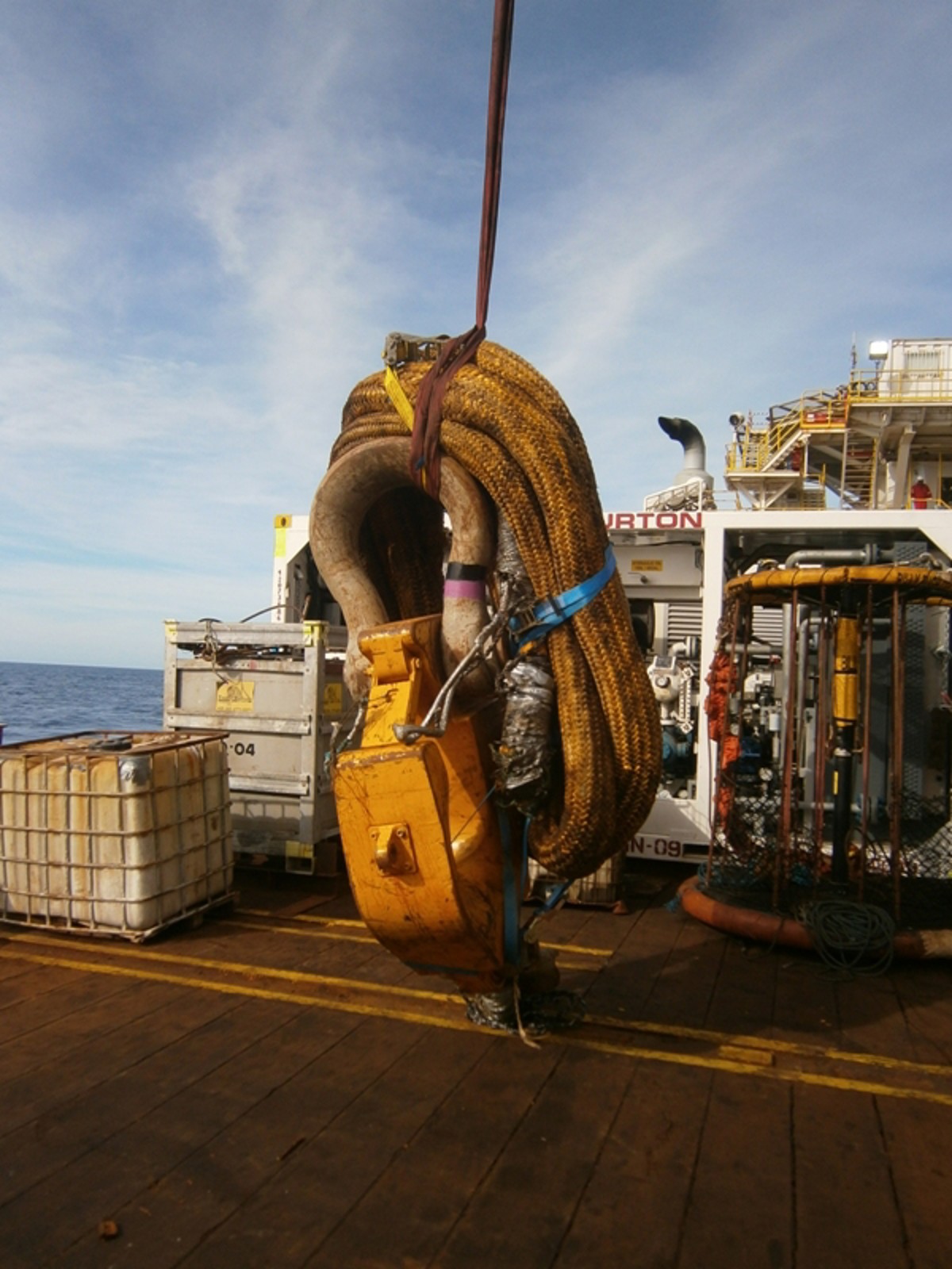 IMCA SF: Fatality during lifting operations Image2 (3) Dyneema sling and ROV reverse hook