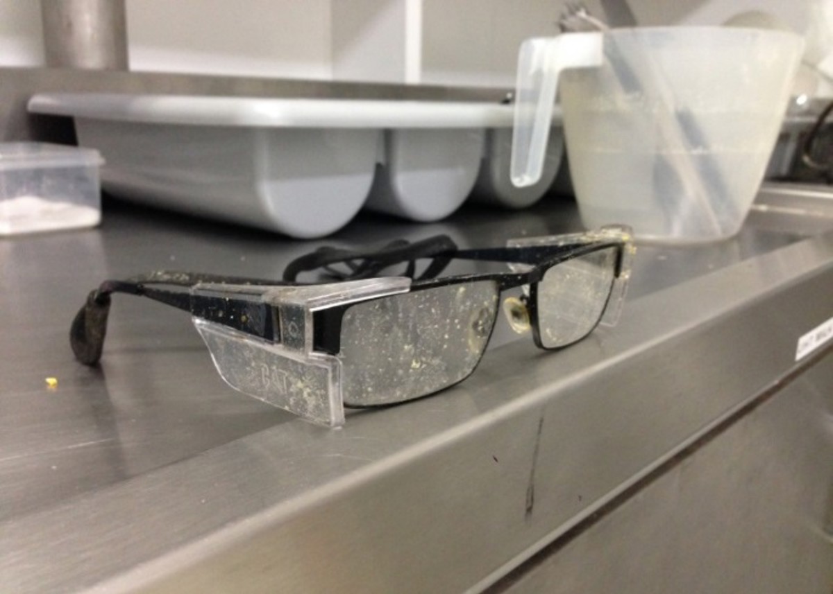 IMCA SF LTI: Eye injury following incident with microwaved food PROTECTIVE GLASSES