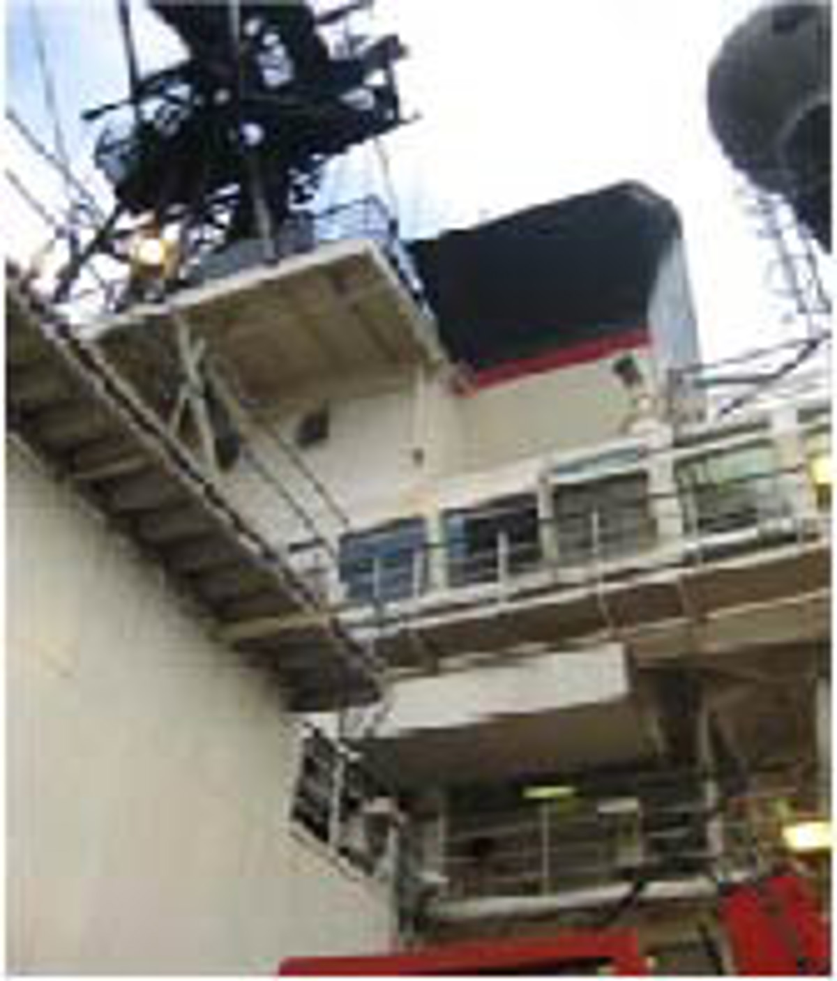 IMCA SF High potential dropped object near-miss: antenna fell to deck 1 Area from which antenna part fell