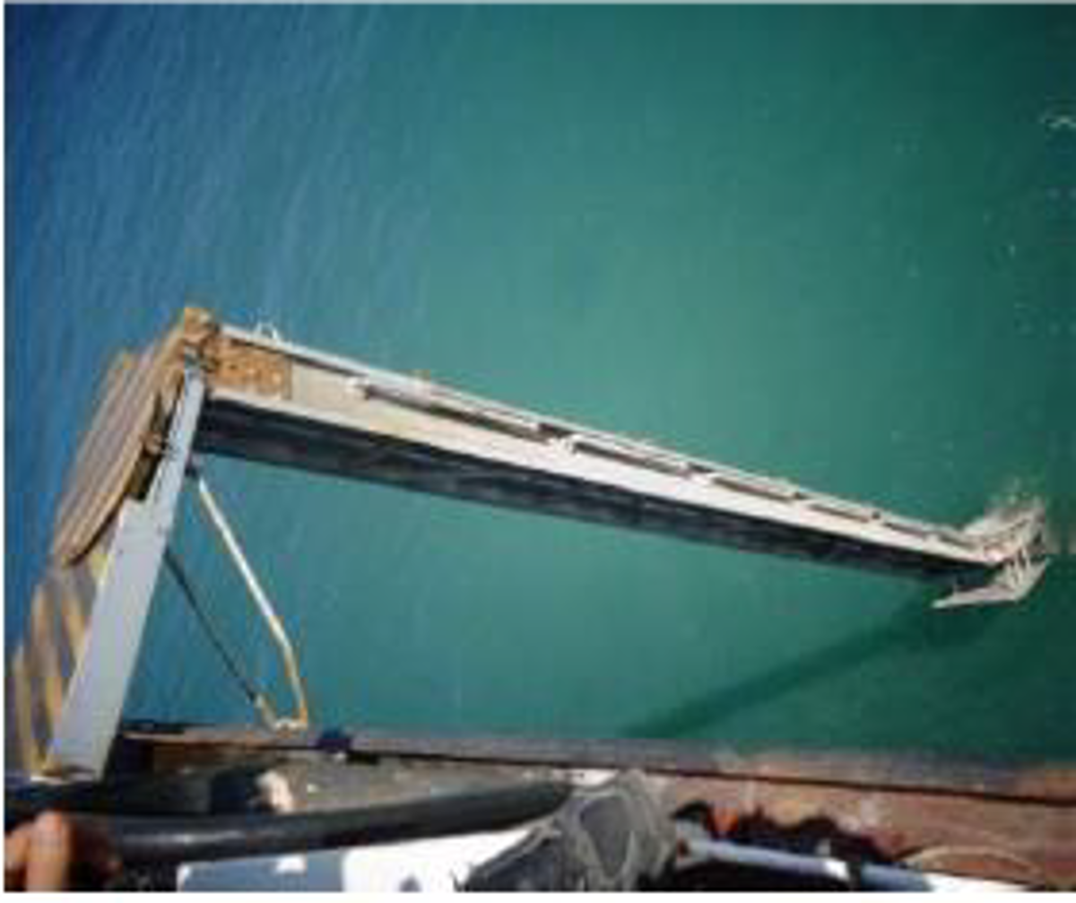 Gangway damaged when lifting line parted 2 Damaged gangway