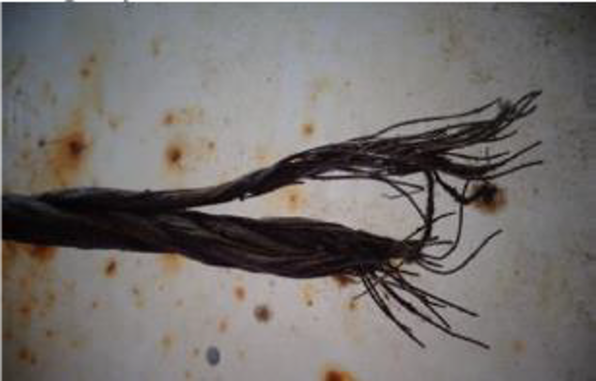 Gangway damaged when lifting line parted 1 Failed lifting line