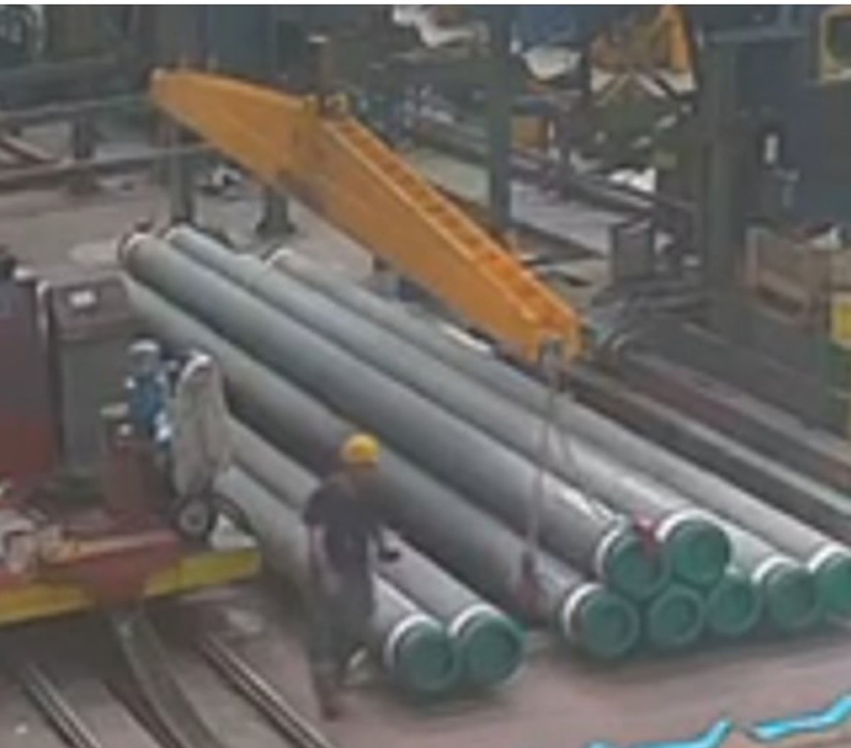 IMCA SF LTI: Foot trapped between pipes 1 Crew member and pipe stack