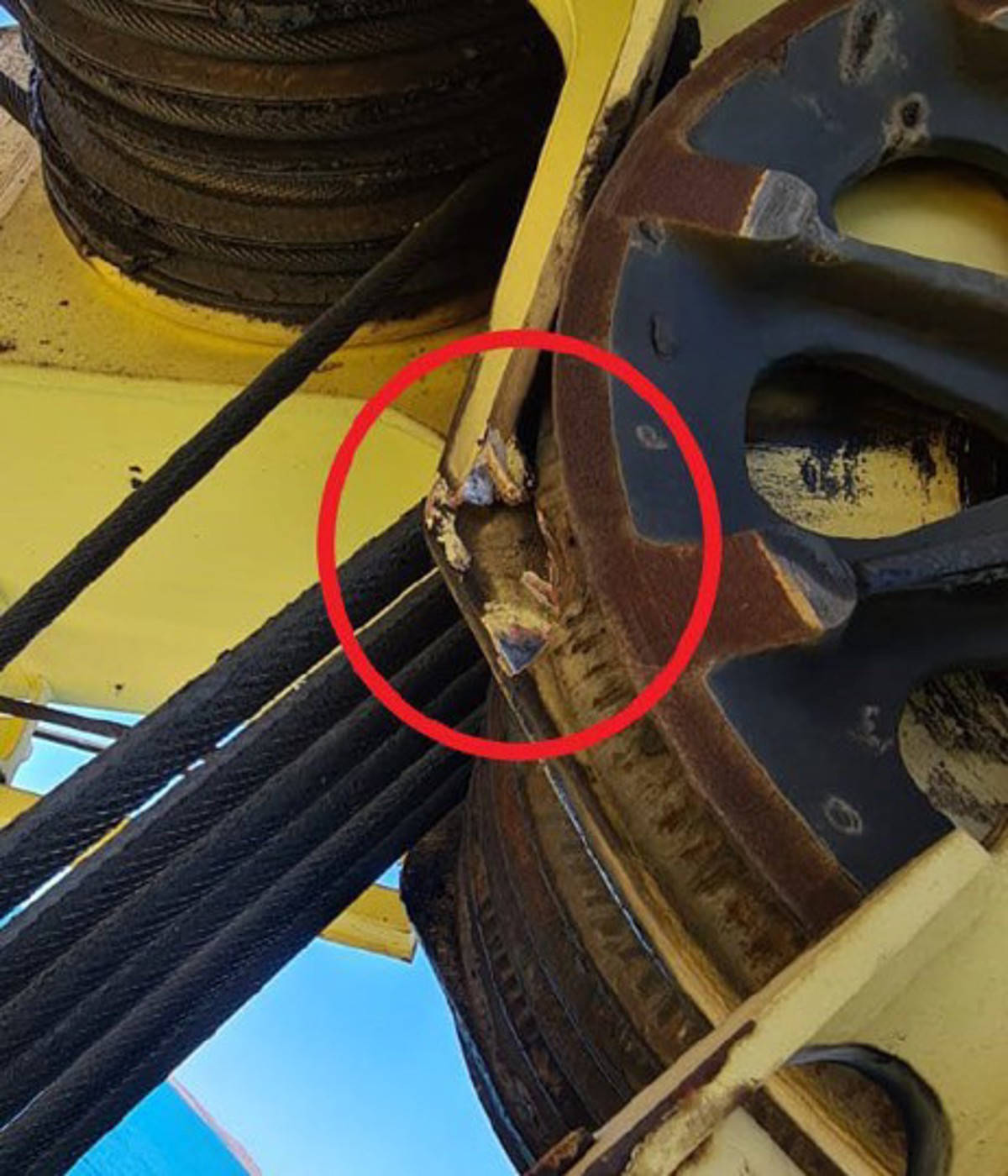 IMCA SF Maintenance and painting – two incidents 3 Damaged sheave