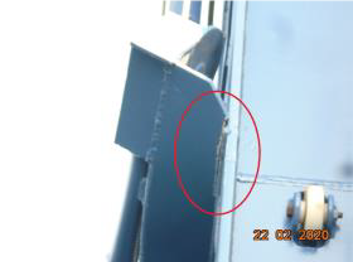 IMCA SF 18/20: Near miss/positive: crew exercised stop work on new gangway 9 A newly installed gangway was found inadequate and unsafe.