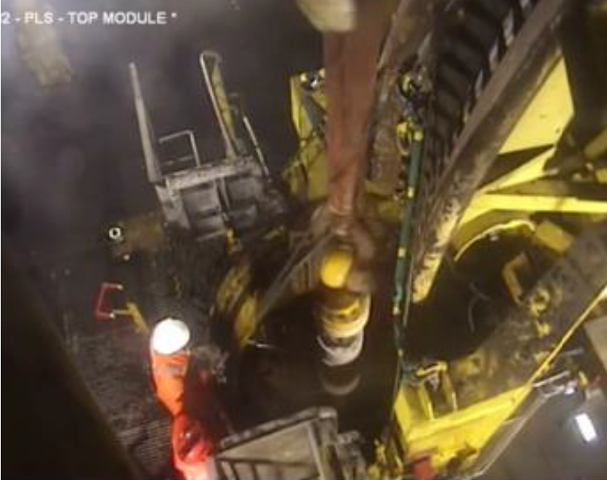 Crew were involved in the second end transfer of a 4" (10cm) production flexible up to the top module of the pipelay system Crew were involved in the second end transfer of a 4" (10cm) production flexible up to the top module of the pipelay system