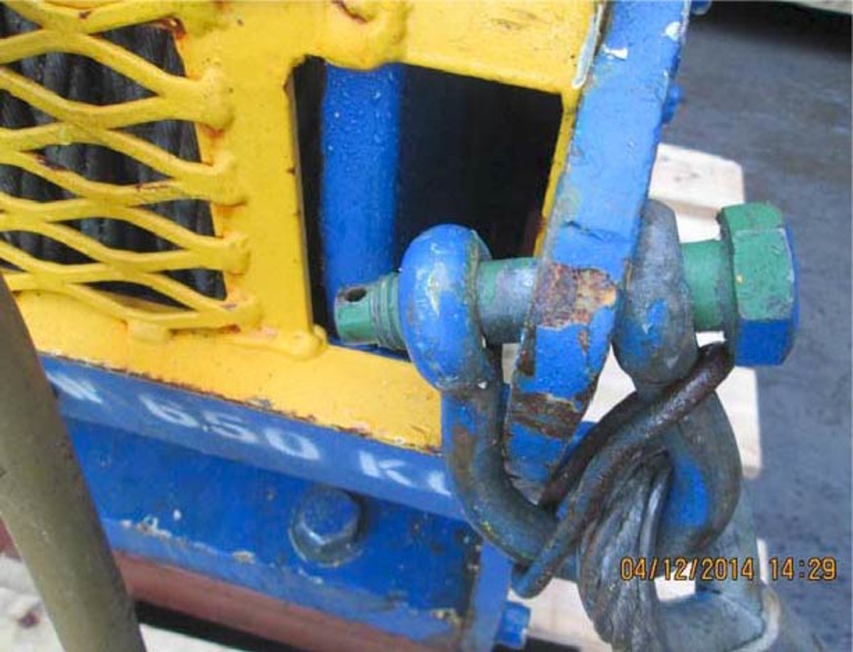 lifting equipment showing missing nut and split pin