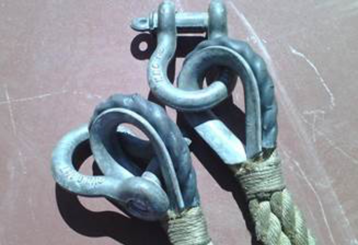 IMCA SF: Pilot ladder safety Image3 (4) plastic covering under which the rope was rotten