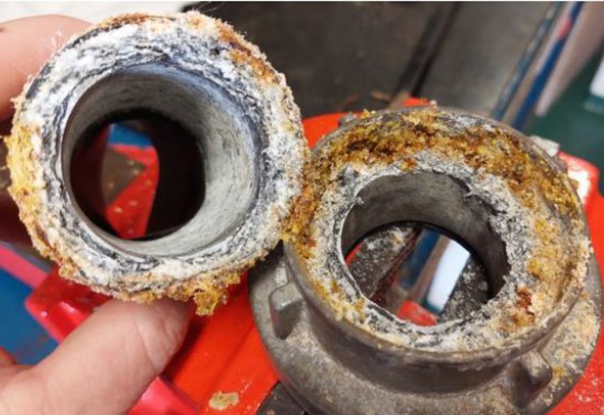 Inside the coupling, a steel retaining  ring was found buried in the powdery  aluminium oxides, confirming that the  coupling was in fact the same as the  others onboard. But due to corrosion,  the floating part was tightly seized on  the hose barb shaft