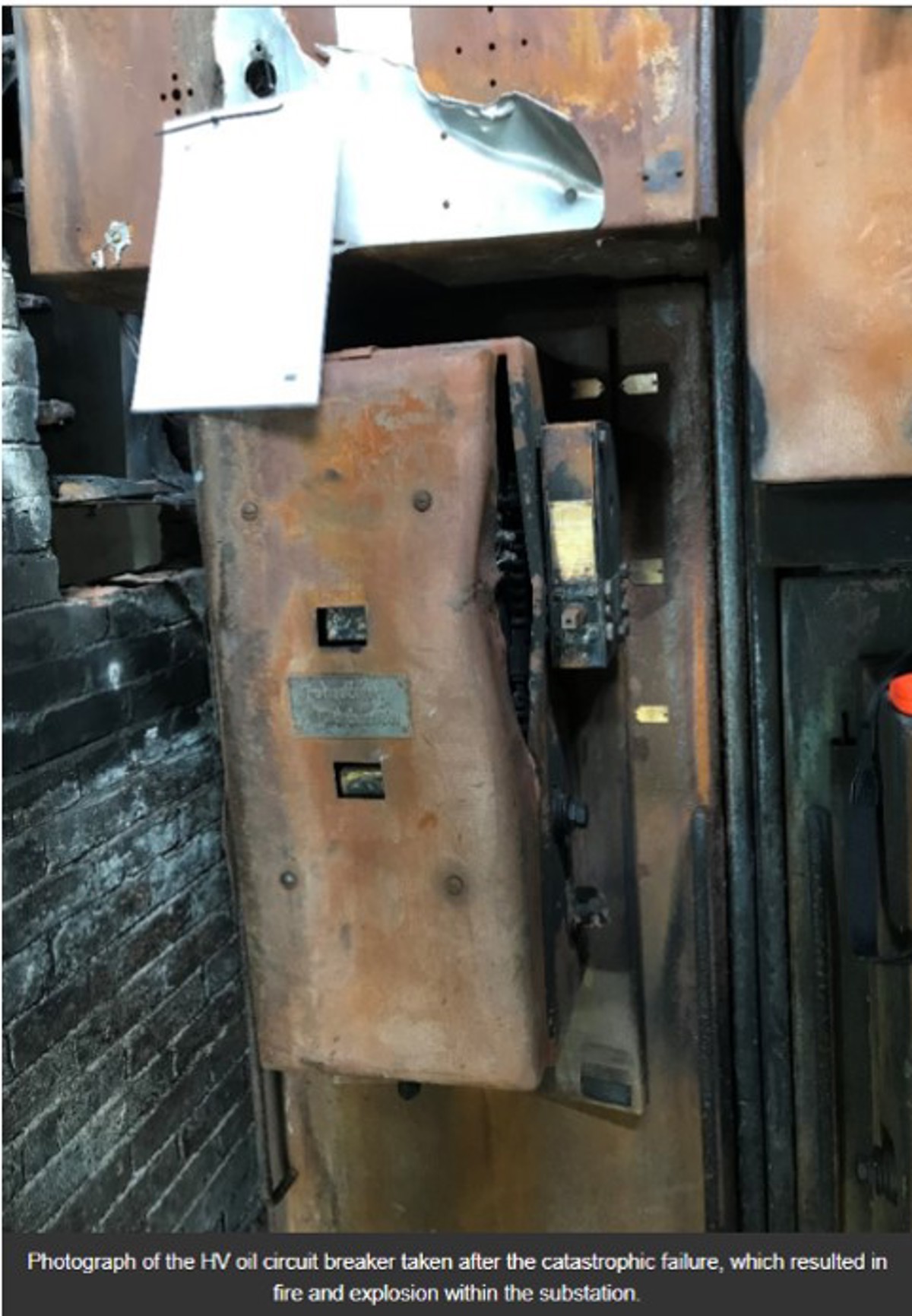 IMCA SF UK HSE: Lubrication of circuit breakers – safety notice There was a catastrophic failure and explosion of a HV circuit breaker leading to a fire which could have resulted in fatal injuries.