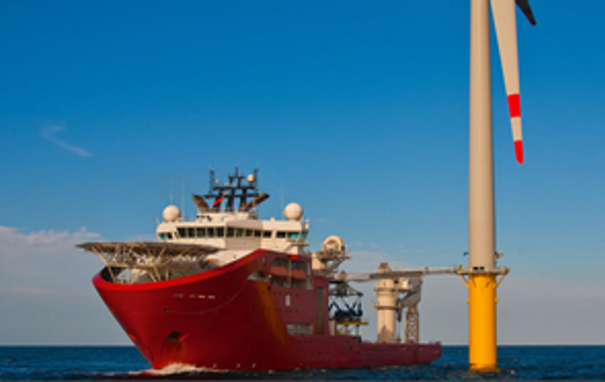 A wind turbine started yawing, placing an approaching vessel in the line of fire